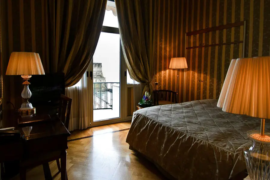 Grand-Hotel-Vesuvio3