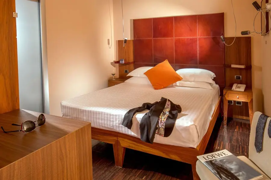 Art-by-the-Spanish-Steps1