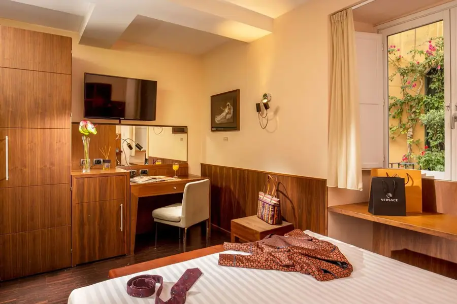 Art-by-the-Spanish-Steps2