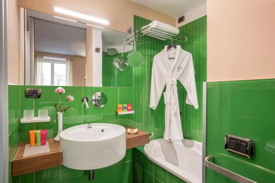 Art-by-the-Spanish-Steps6