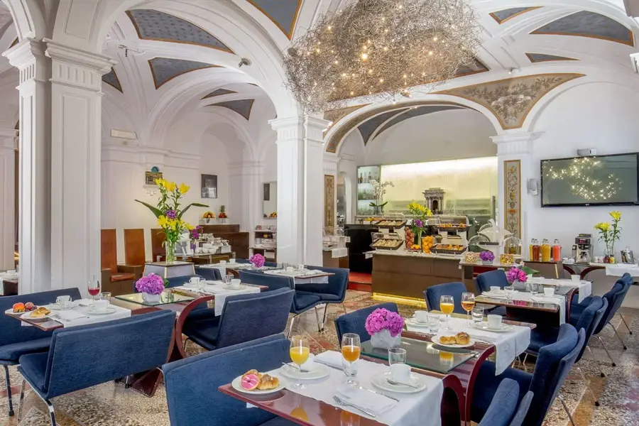 Art-by-the-Spanish-Steps8