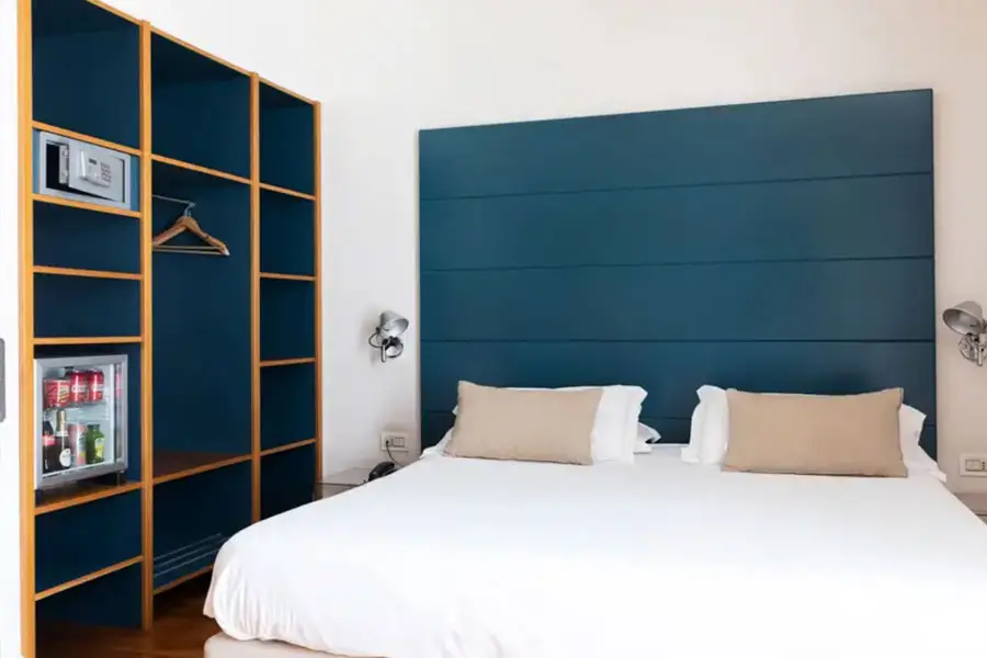 Piazza-Bellini-&-Apartments2