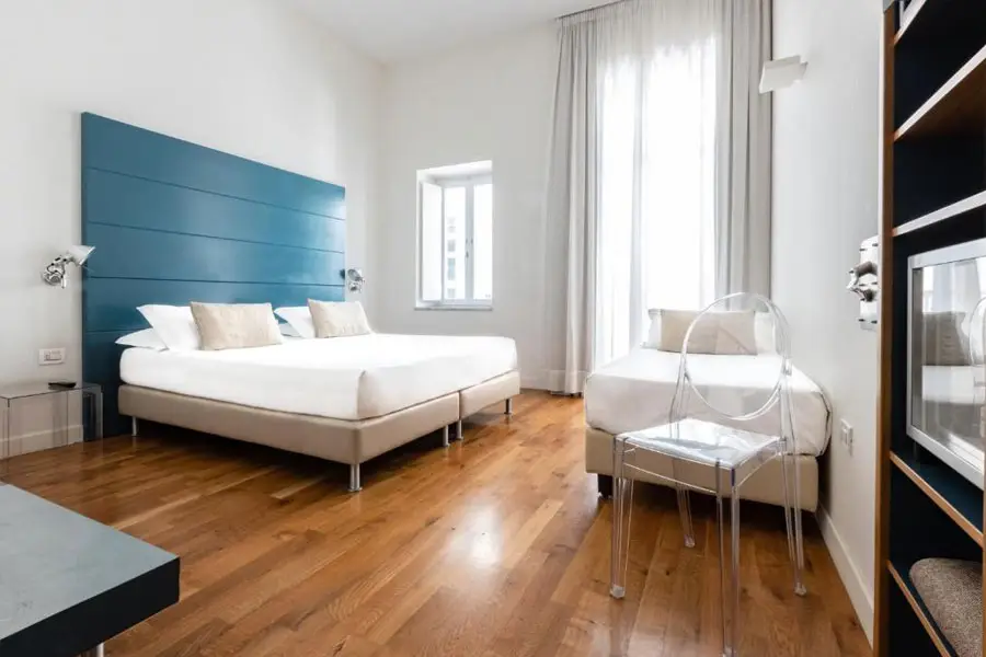 Piazza-Bellini-&-Apartments4