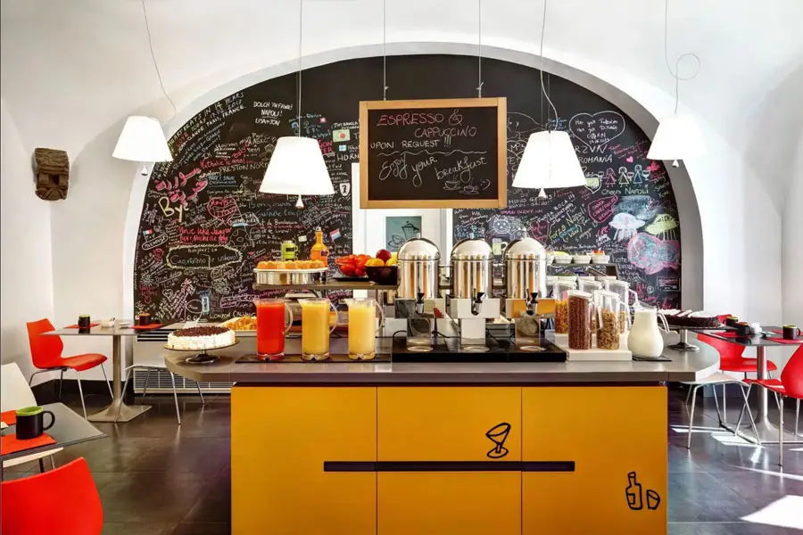 Piazza-Bellini-&-Apartments7